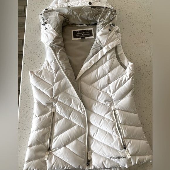 Eddie Bauer Women's White Quilted Vest - Picture 2 of 9